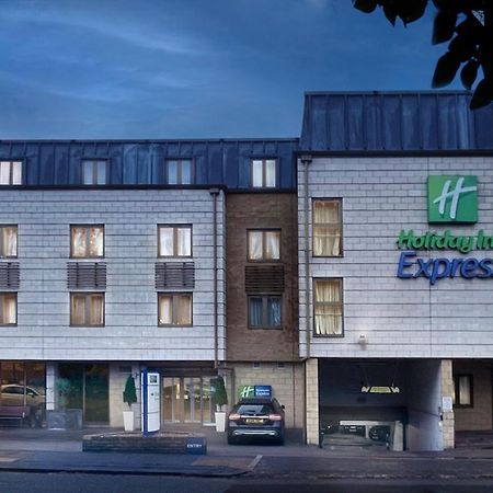 Holiday Inn Express Windsor By Ihg Exterior photo