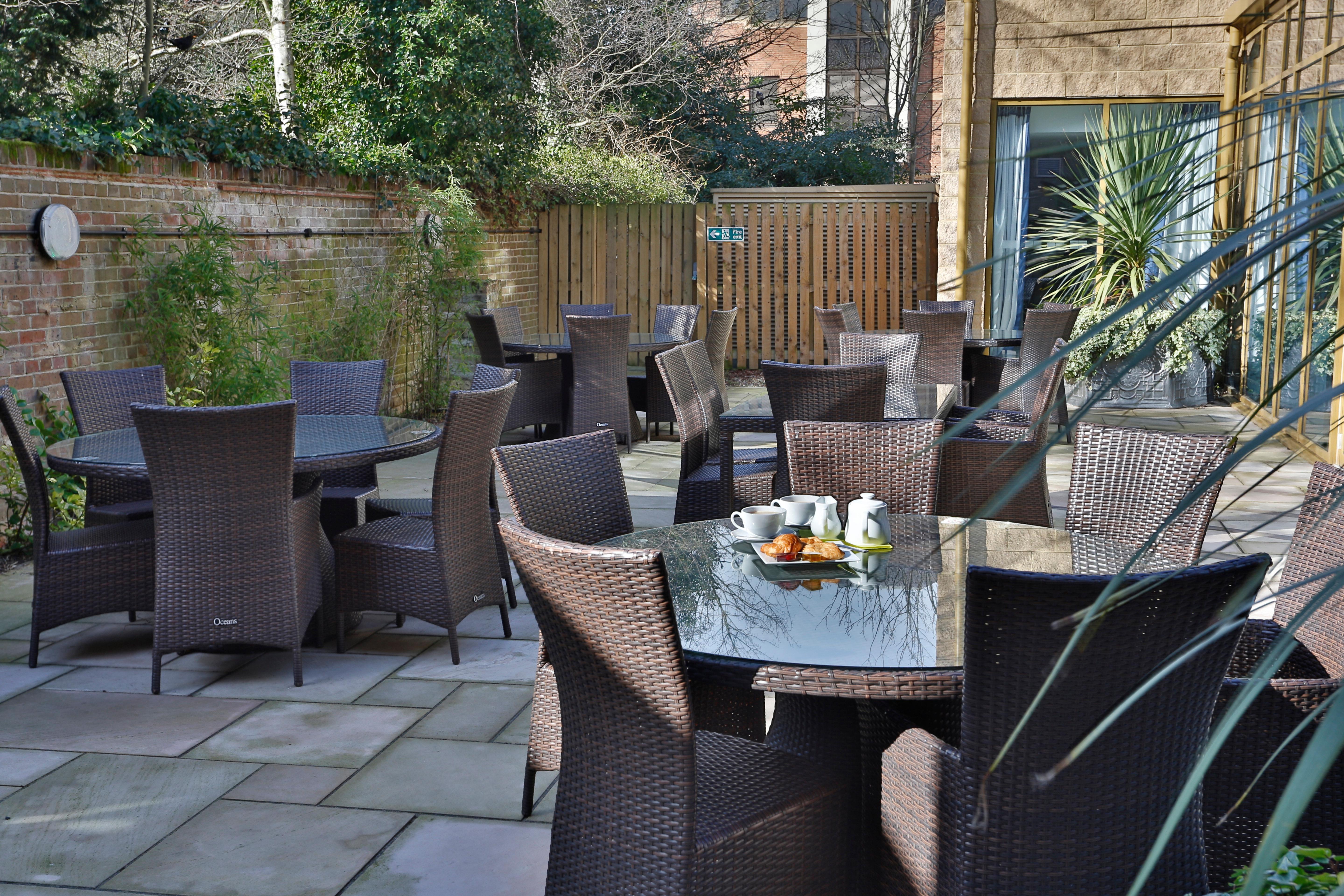 Holiday Inn Express Windsor By Ihg Exterior photo