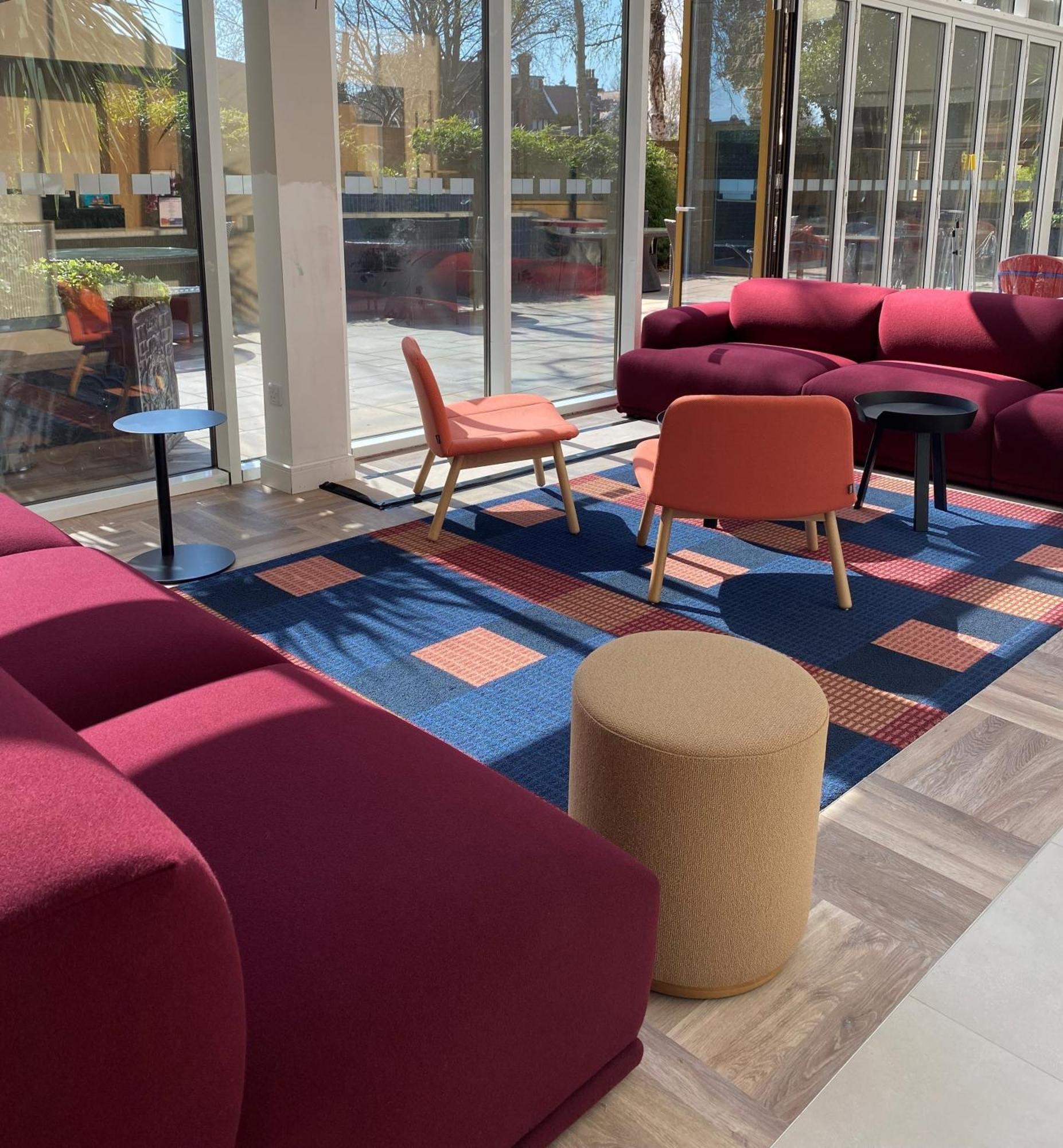 Holiday Inn Express Windsor By Ihg Exterior photo