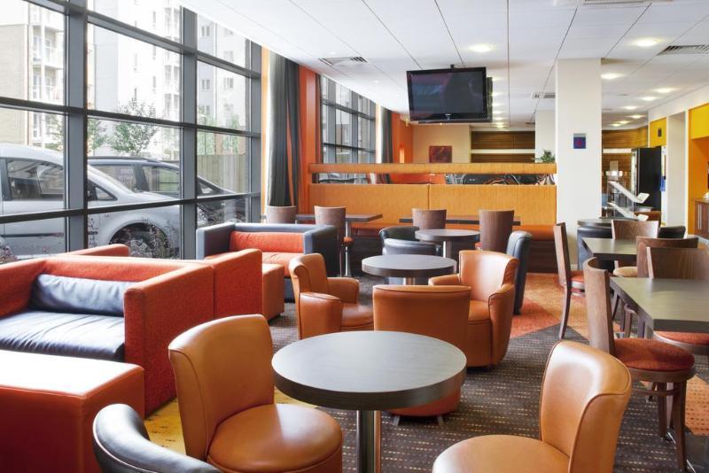 Holiday Inn Express Windsor By Ihg Exterior photo